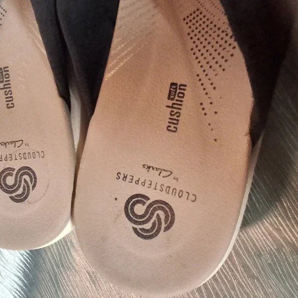 Clarks Women's Black and White Sandals - Picture 8 of 8